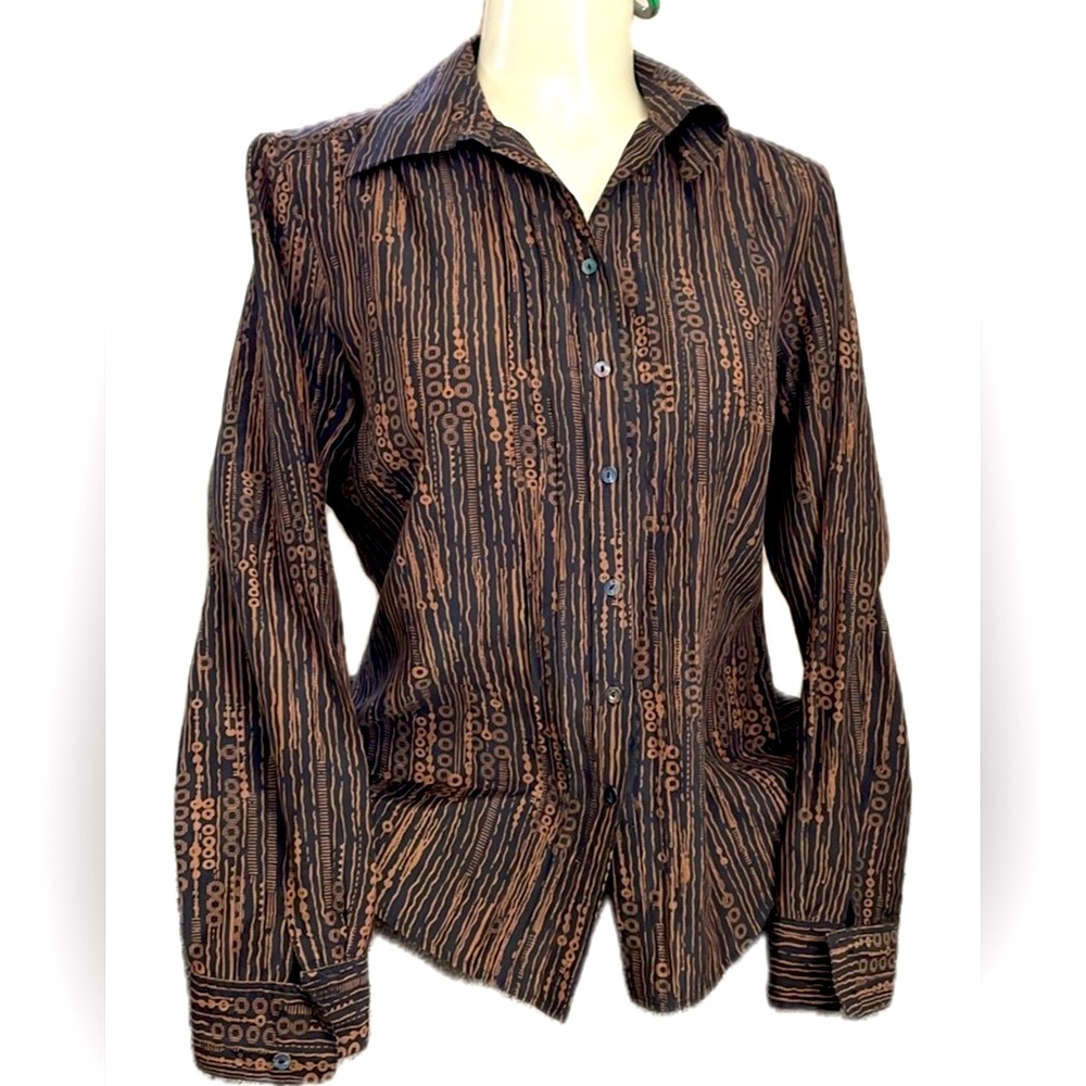 Fall  Rrown & gold button down with pleating and circular design pattern